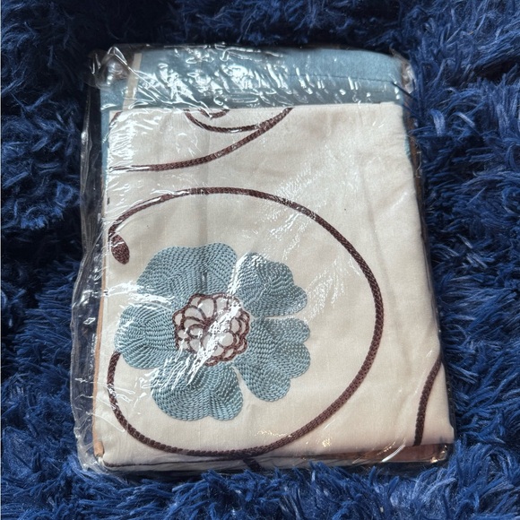 New! Royal Garden Curtains by Lush Decor - Picture 4 of 5